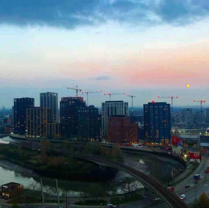 London Skylineviews 2 Bed 2 Bath Flat Near Canary Wharf, O2 & Excel מראה חיצוני תמונה